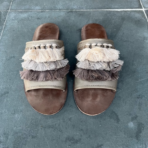 Frye Riley Gray Tassel Fringe Leather Sole Slides - Picture 3 of 6